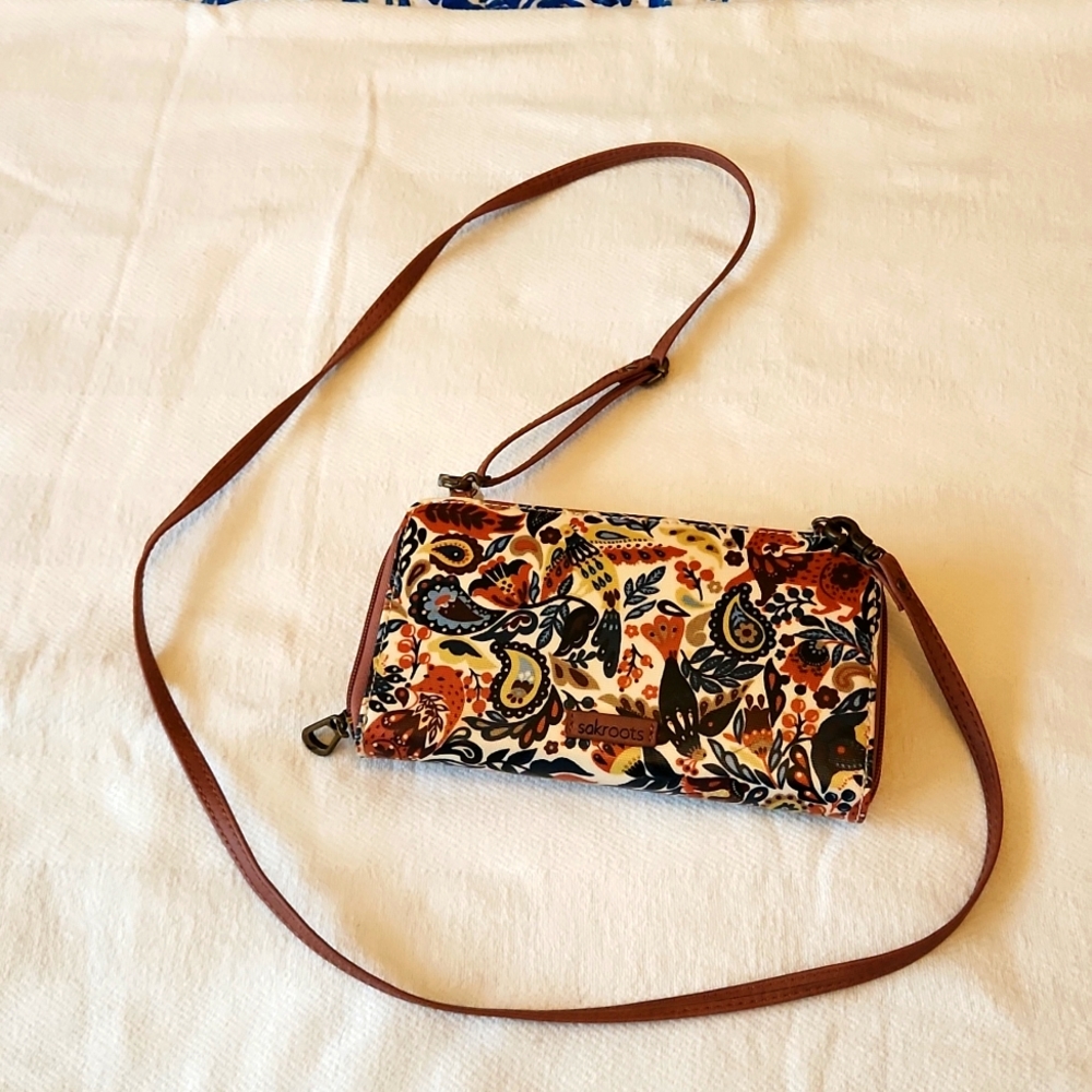 Sakroots Crossbody wallet
